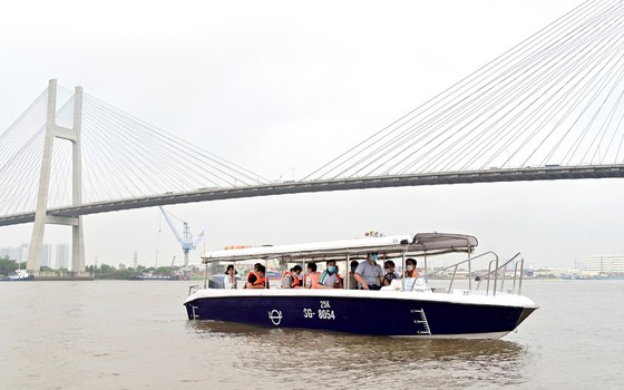Độc đáo tour trải nghiệm biệt thự mẫu đô thị đảo Phượng Hoàng - Aqua City bằng đường sông ảnh 5