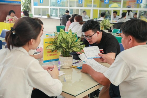 HUTECH nhận xét tuyển học bạ đến 20-7 với mức điểm từ 18 - 24 ảnh 1