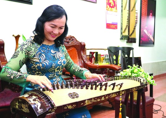 Thổn thức… tiếng đàn tranh ảnh 1