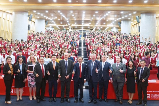 Sinh viên HIU có cơ hội nhận bằng Anh quốc với chương trình du học tại chỗ ảnh 3