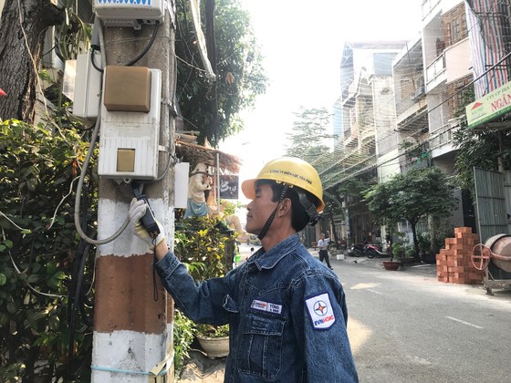 Tổng Công ty Điện lực TPHCM (EVNHCMC): Đảm bảo điện ổn định phục vụ Tết Dương lịch ảnh 3