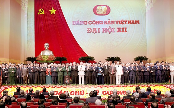Chào mừng Đại hội Đảng các cấp, tiến tới Đại hội XI Đảng bộ TPHCM, Đại hội XIII của Đảng: Đảng phát triển, trưởng thành qua các kỳ đại hội ảnh 2
