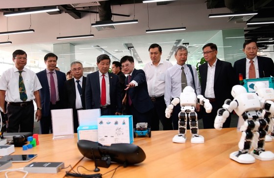 Trường Đại học Quốc tế Miền Đông được trao giấy chứng nhận kiểm định chất lượng giáo dục ảnh 3