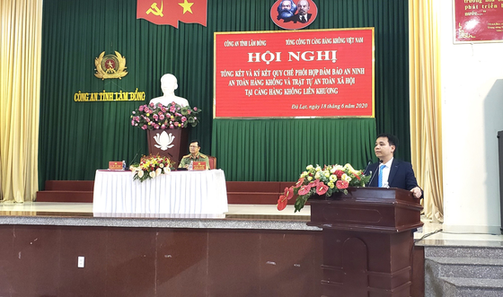Ký Quy chế phối hợp trong bảo đảm an ninh trật tự tại Cảng Hàng không Liên Khương ảnh 2