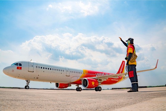 Đón noel và năm mới với 'Bay chất, trúng xe hơi, vui lễ hội, Vietjet thôi' ảnh 1