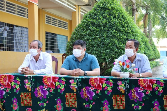 Công ty TNHH MTV Xổ số kiến thiết Đồng Tháp trao học bổng “Thắp sáng ước mơ” tại huyện Tam Nông ảnh 1