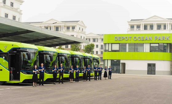VinBus chính thức vận hành xe buýt điện thông minh đầu tiên tại Việt Nam ảnh 1