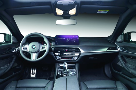 BMW 5 Series mới chính thức ra mắt tại Việt Nam: Thay đổi để dẫn đầu ảnh 2
