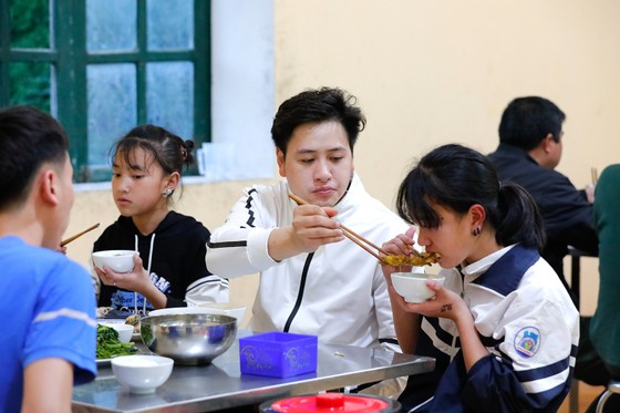 Con nuôi lính biên phòng ảnh 2