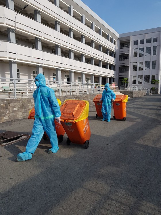 Kiểm soát chặt nguồn rác trong khu cách ly ảnh 1