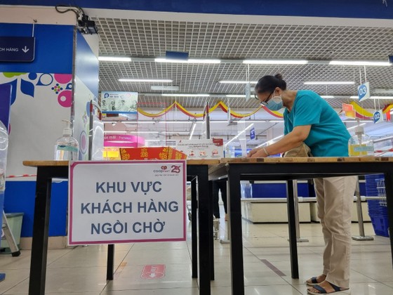Hàng hóa dồi dào tại Co.opmart ảnh 1