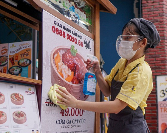 Ghi nhận ngày đầu ở 3 vùng xanh quận 7, Củ Chi, Cần Giờ: Người dân phấn khởi khi kinh doanh trở lại ảnh 2