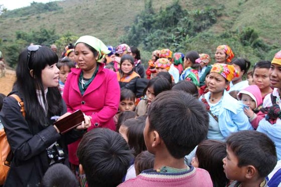 Tác nghiệp phía sau trang báo ảnh 3