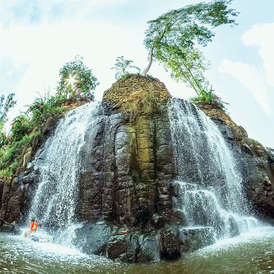 Thác Đá Hàn ảnh 1