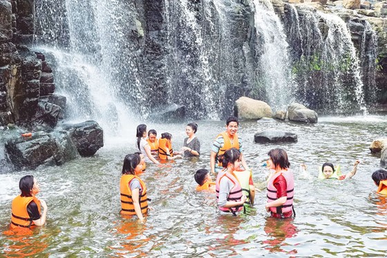 Thác Đá Hàn ảnh 4