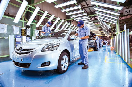 Công nghiệp ô tô vướng “vòng kim cô” ảnh 1