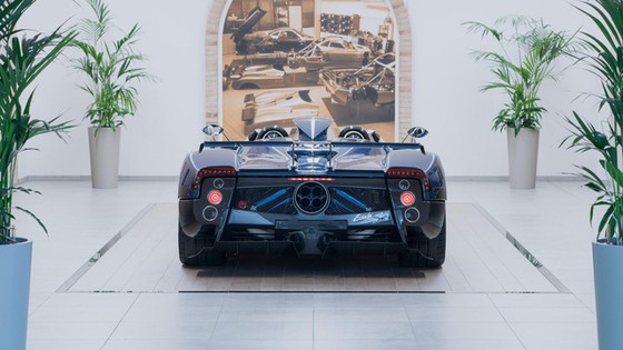 Siêu phẩm Pagani Zonda HP Barchetta có giá khiến nhà giàu cũng khóc - Ảnh 4. Siêu phẩm Pagani Zonda HP Barchetta có giá khiến nhà giàu cũng khóc - Ảnh 4.