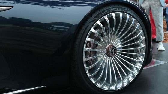 Chiêm ngưỡng vẻ đẹp xuất sắc của Vision Mercedes-Maybach 6 Cabriolet ngoài đời thực - Ảnh 5. Chiêm ngưỡng vẻ đẹp xuất sắc của Vision Mercedes-Maybach 6 Cabriolet ngoài đời thực - Ảnh 5.