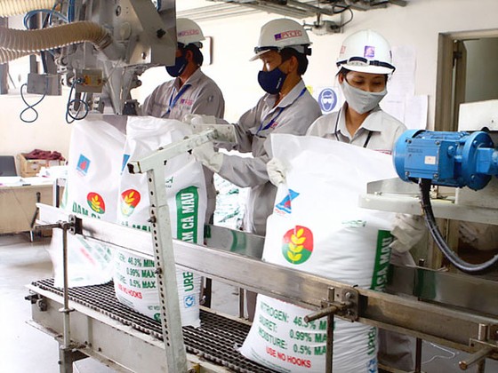 Cổ phiếu phân bón nóng nhờ thuế ảnh 1