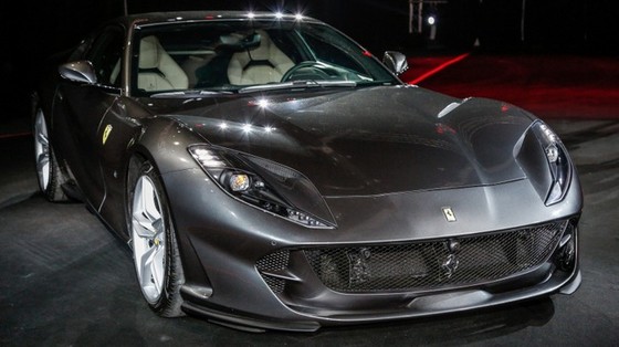 Siêu xe Ferrari 812 Superfast chính thức trình làng tại Đông Nam Á với giá chưa thuế 8,38 tỷ Đồng Siêu xe Ferrari 812 Superfast chính thức trình làng tại Đông Nam Á với giá chưa thuế 8,38 tỷ Đồng