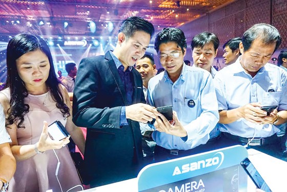Smartphone Việt chinh phục người tiêu dùng ảnh 1
