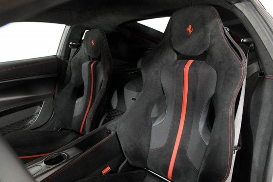 Vẻ đẹp của chiếc Ferrari F12tdf có giá bán siêu đắt đỏ trên thế giới, giá từ 31,8 tỷ Đồng - Ảnh 12. Vẻ đẹp của chiếc Ferrari F12tdf có giá bán siêu đắt đỏ trên thế giới, giá từ 31,8 tỷ Đồng - Ảnh 12.