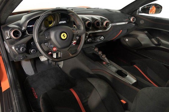 Vẻ đẹp của chiếc Ferrari F12tdf có giá bán siêu đắt đỏ trên thế giới, giá từ 31,8 tỷ Đồng - Ảnh 11. Vẻ đẹp của chiếc Ferrari F12tdf có giá bán siêu đắt đỏ trên thế giới, giá từ 31,8 tỷ Đồng - Ảnh 11.
