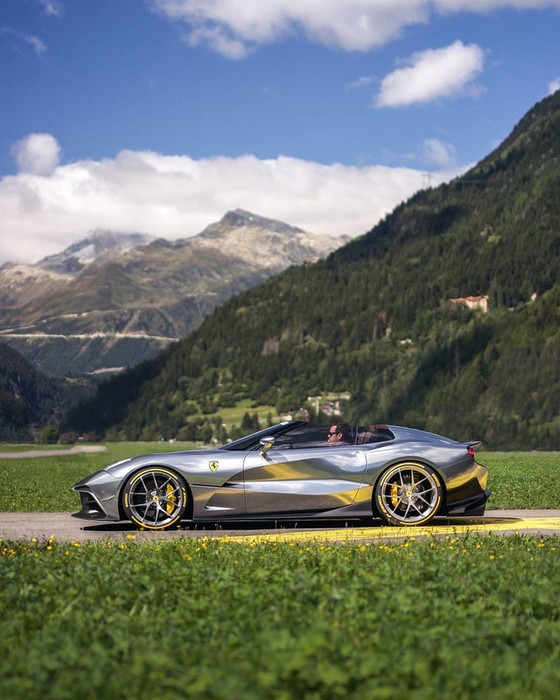 Bất ngờ bắt gặp siêu phẩm Ferrari F12 TRS thứ hai trên toàn thế giới - Ảnh 8. Bất ngờ bắt gặp siêu phẩm Ferrari F12 TRS thứ hai trên toàn thế giới - Ảnh 8.