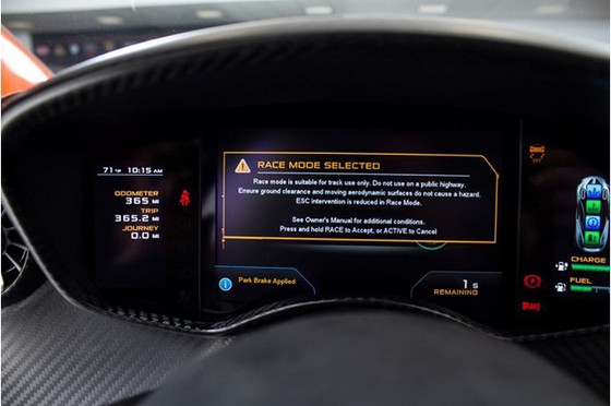 Siêu xe McLaren P1 lăn bánh ít nhất thế giới có giá 2,4 triệu USD - Ảnh 2. Siêu xe McLaren P1 lăn bánh ít nhất thế giới có giá 2,4 triệu USD - Ảnh 2.