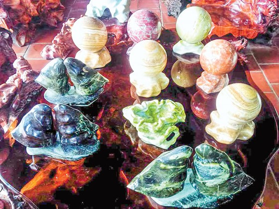 Đá mồ côi suối Giàng ảnh 2