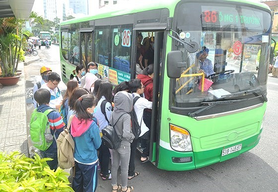 TPHCM tăng cường xe buýt phục vụ dịp Tết Dương lịch 2018 ảnh 1