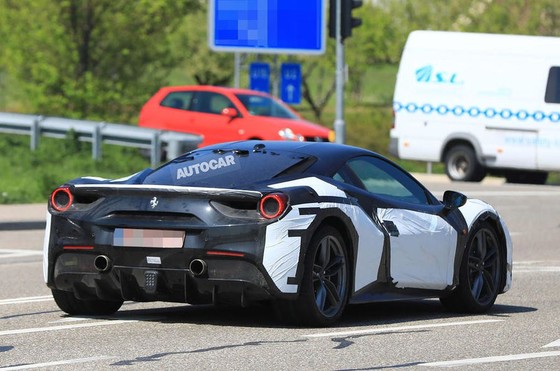 Siêu xe Ferrari 488 GTO sắp ra mắt sẽ mạnh 700 mã lực? ảnh 8