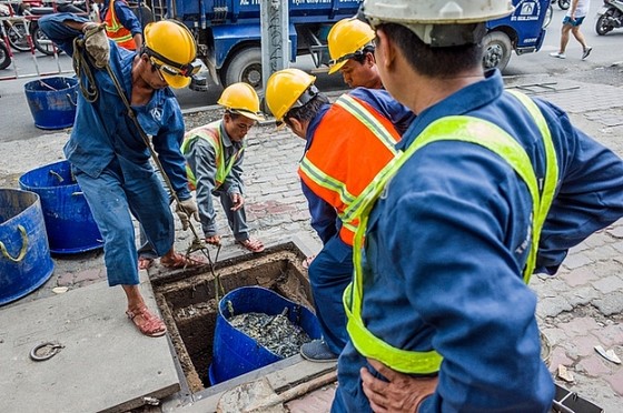 Ngập nước vì rác thải ảnh 1