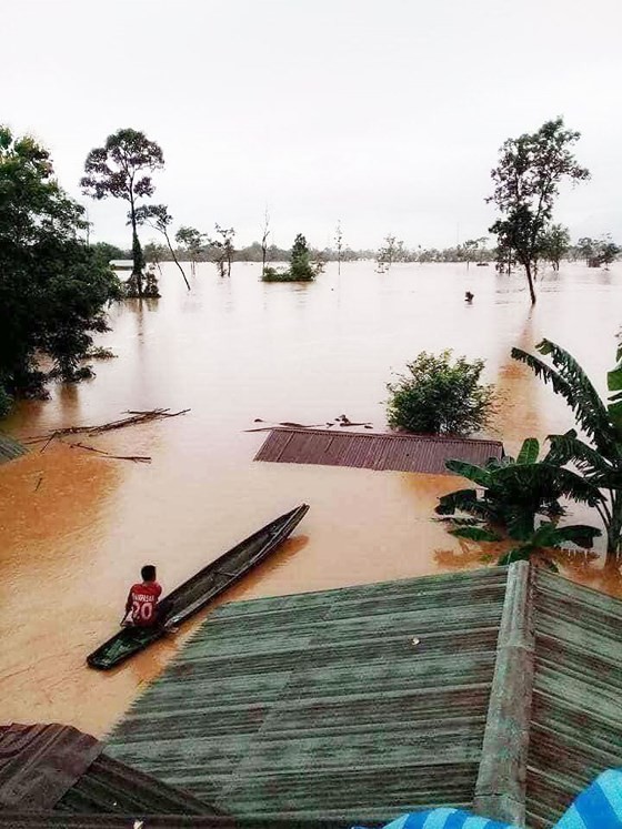 Người dân khu vực hạ lưu được thông báo sơ tán trước khi xảy ra sự cố vỡ đập thủy điện Sepien Senamnoi? ảnh 1