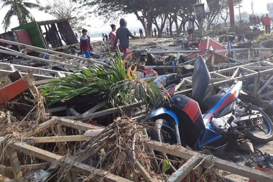 Số nạn nhân thiệt mạng do động đất và sóng thần tại Indonesia đã lên tới gần 400 người ảnh 10