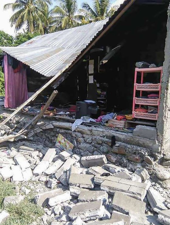 Số nạn nhân thiệt mạng do động đất và sóng thần tại Indonesia đã lên tới gần 400 người ảnh 15