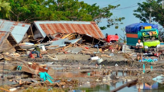 Số nạn nhân thiệt mạng do động đất và sóng thần tại Indonesia đã lên tới gần 400 người ảnh 6
