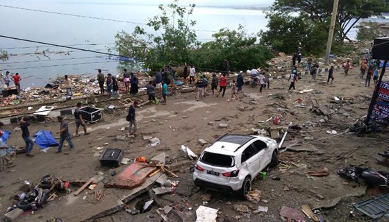 Số nạn nhân thiệt mạng do động đất và sóng thần tại Indonesia đã lên tới gần 400 người ảnh 2