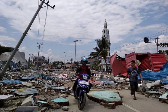 Số nạn nhân thiệt mạng do động đất và sóng thần tại Indonesia đã lên tới gần 400 người ảnh 3