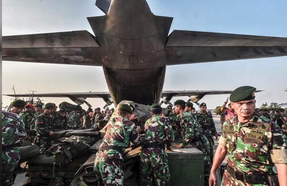 Số nạn nhân thiệt mạng do động đất và sóng thần tại Indonesia đã lên tới gần 400 người ảnh 16