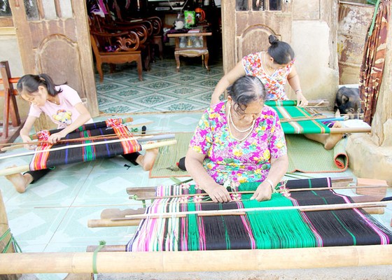 Giữ hồn thổ cẩm Tây Nguyên ảnh 1