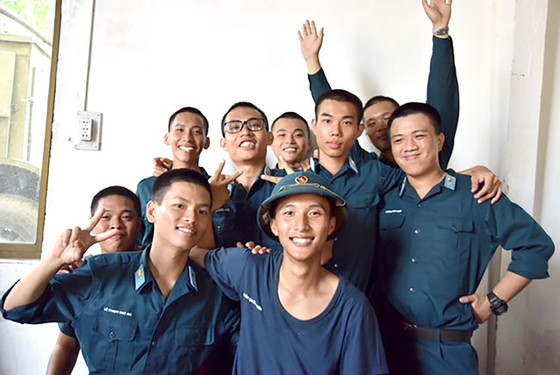 Chuyện của những tân binh cử nhân ảnh 1