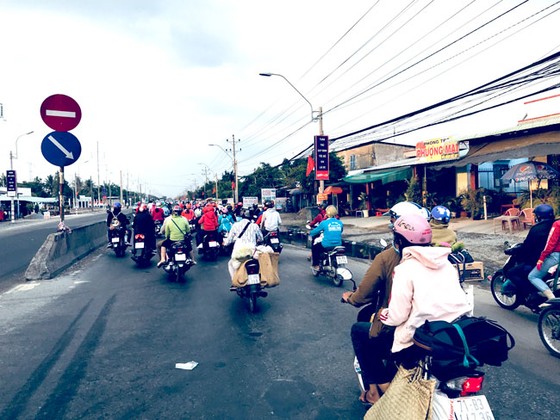 Mang cơm nhà đi học ảnh 1