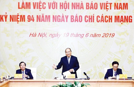 Thủ tướng Nguyễn Xuân Phúc: Nhà nước sử dụng cơ chế đặt hàng để báo chí phát triển ảnh 1