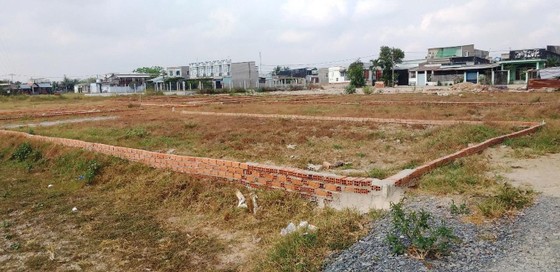 Chính quyền mặc“áo chật” ảnh 1