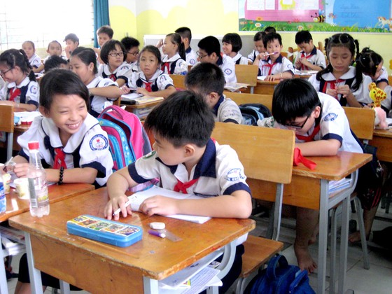 Đến hẹn lại lo tiền trường ảnh 1