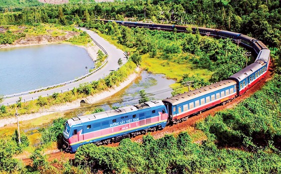 Cơ sở hạ tầng kém, tăng trưởng khó bền vững ảnh 1