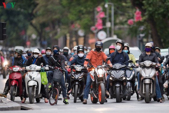 người hà nội đeo khẩu trang phòng chống covid-19, đón "rét nàng bân" hình 1 nguoi ha noi deo khau trang phong chong covid-19, don "ret nang ban" hinh 1