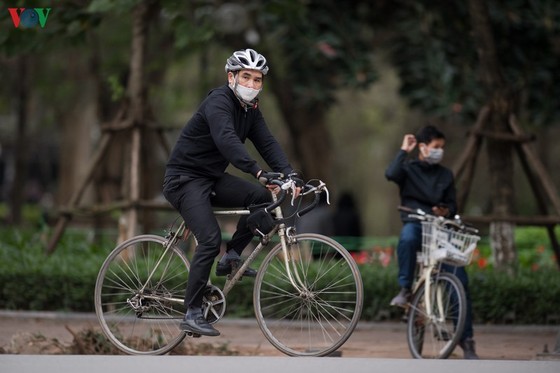 người hà nội đeo khẩu trang phòng chống covid-19, đón "rét nàng bân" hình 15 nguoi ha noi deo khau trang phong chong covid-19, don "ret nang ban" hinh 15