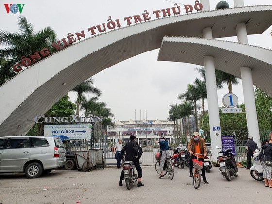 ngày đầu cách ly toàn xã hội: dân hà nội vẫn ra đường tập thể dục hình 15 ngay dau cach ly toan xa hoi: dan ha noi van ra duong tap the duc hinh 15